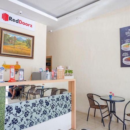 Reddoorz Plus @ Losari Makassar Buitenkant foto