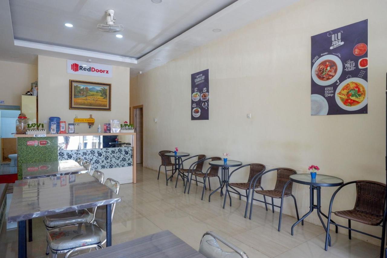 Reddoorz Plus @ Losari Makassar Buitenkant foto