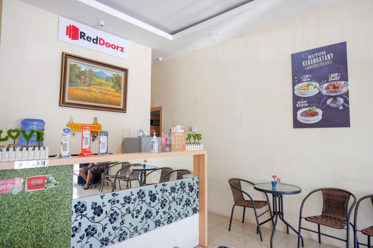Reddoorz Plus @ Losari Makassar Buitenkant foto