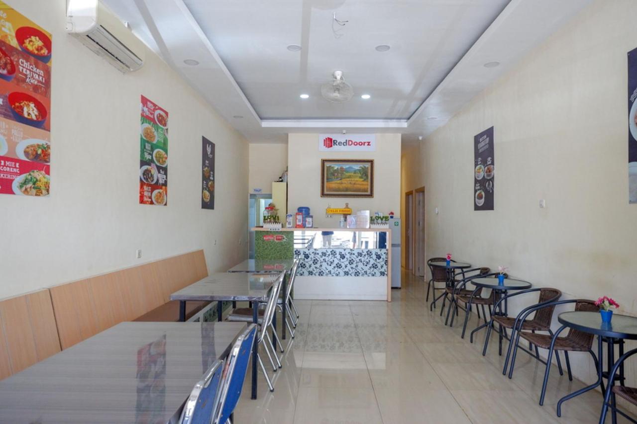 Reddoorz Plus @ Losari Makassar Buitenkant foto