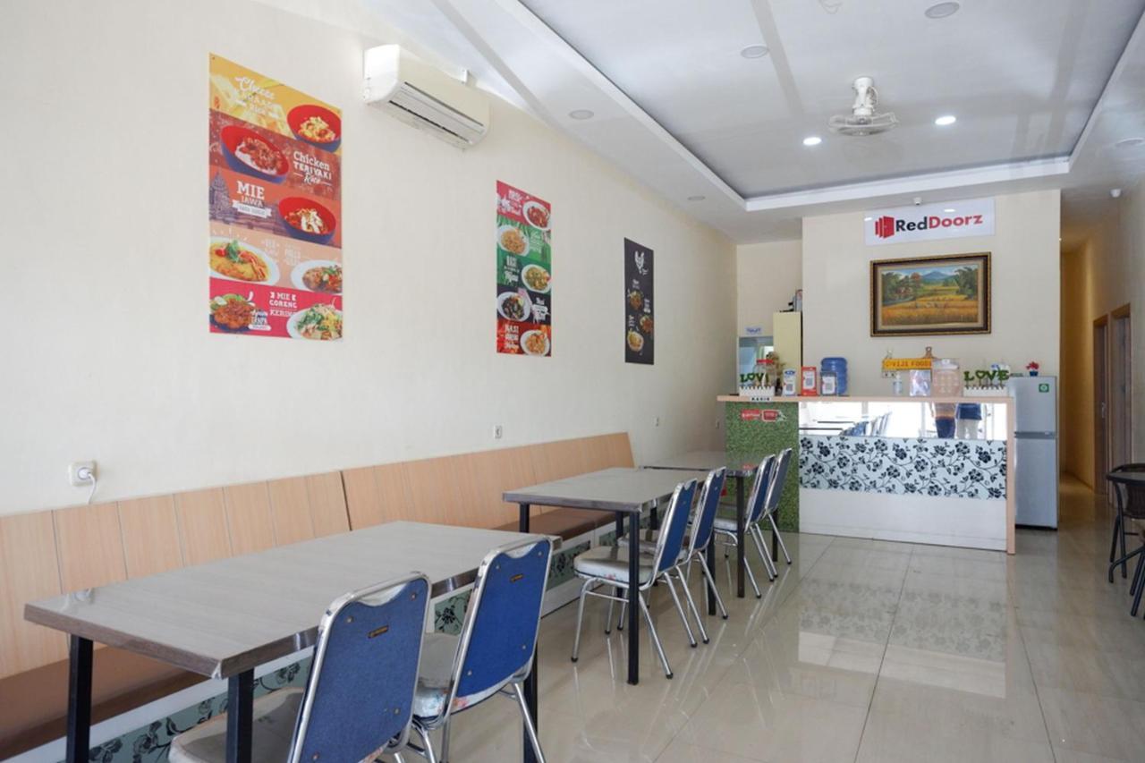 Reddoorz Plus @ Losari Makassar Buitenkant foto