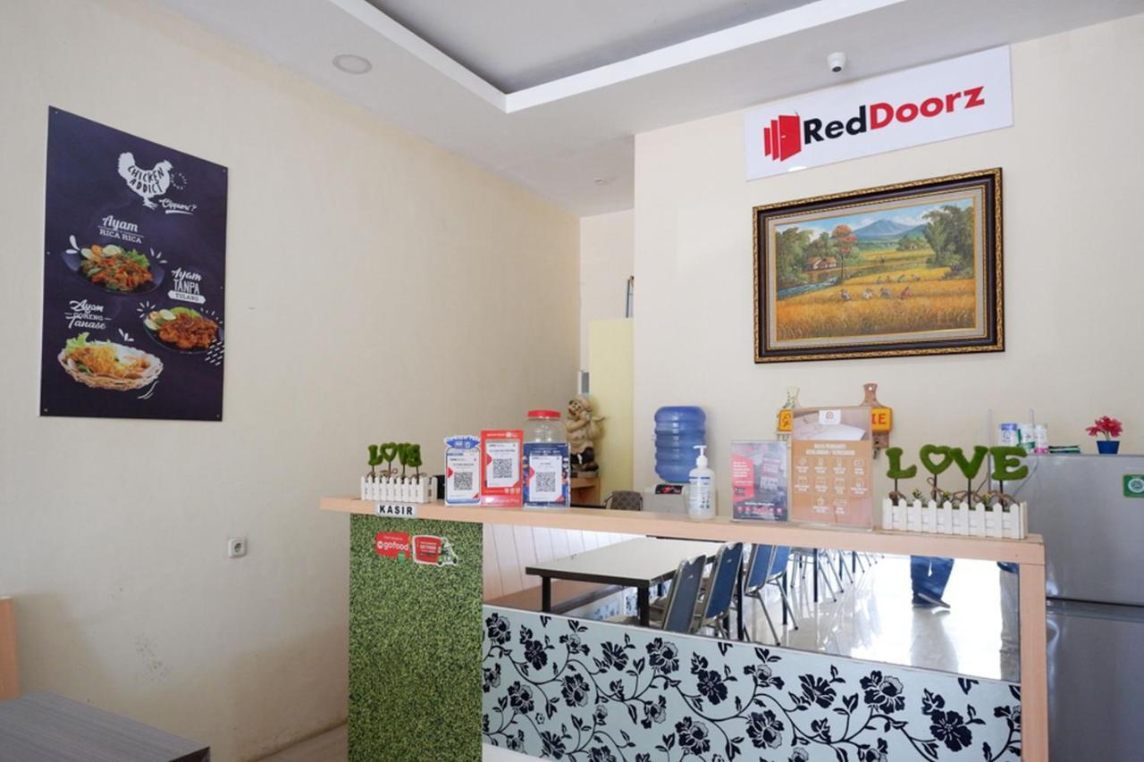 Reddoorz Plus @ Losari Makassar Buitenkant foto
