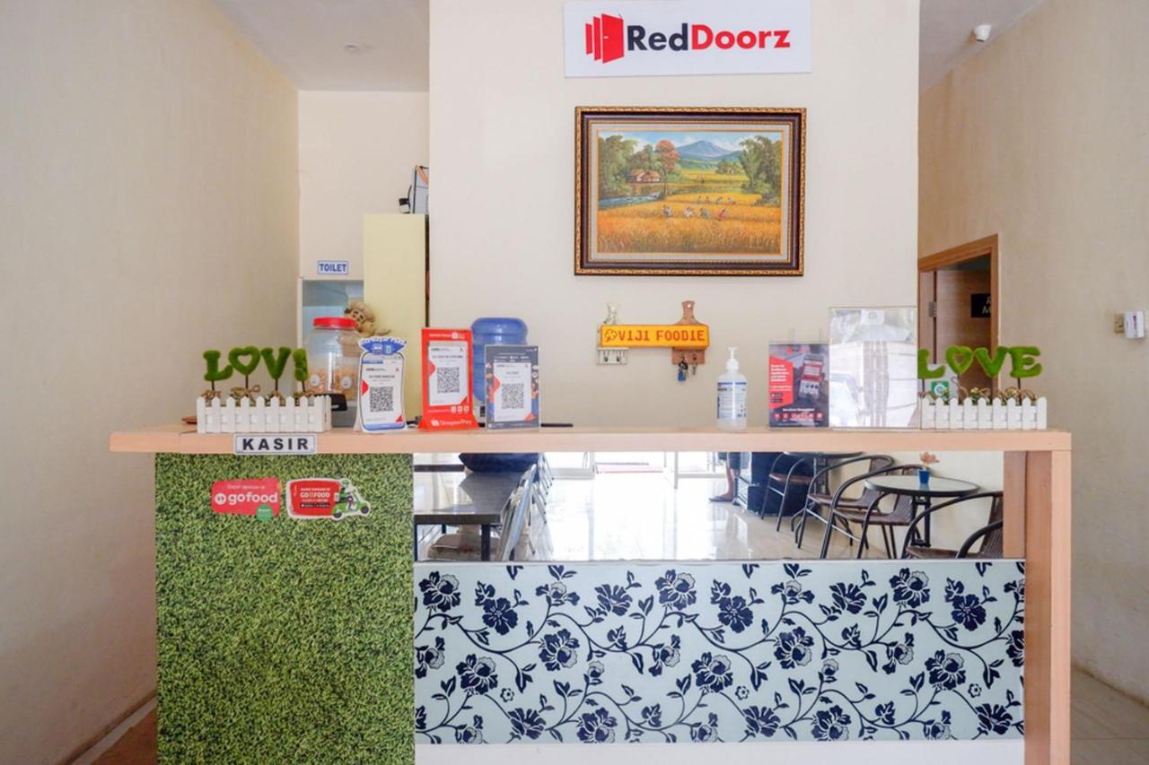Reddoorz Plus @ Losari Makassar Buitenkant foto